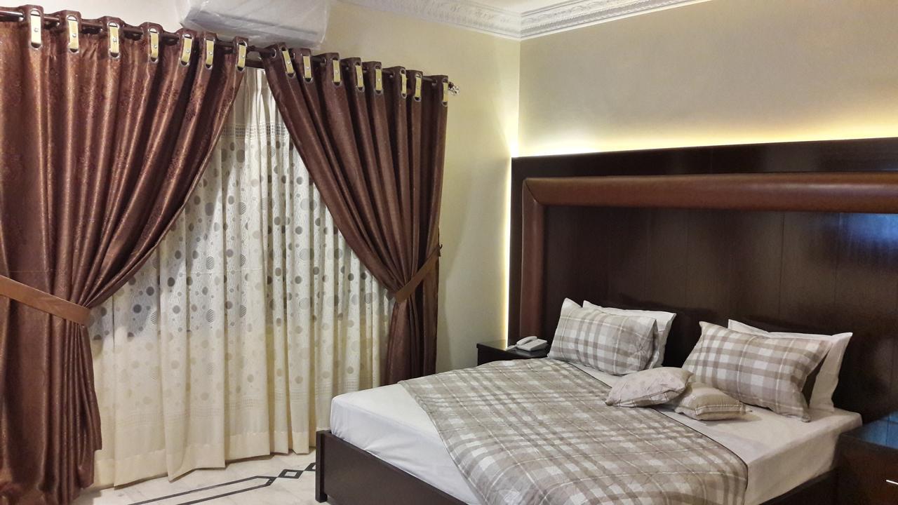 Hotel Seven 7 Karachi Exterior photo